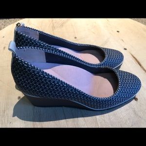 Betabrand all-weather wedges, dusk, size 9